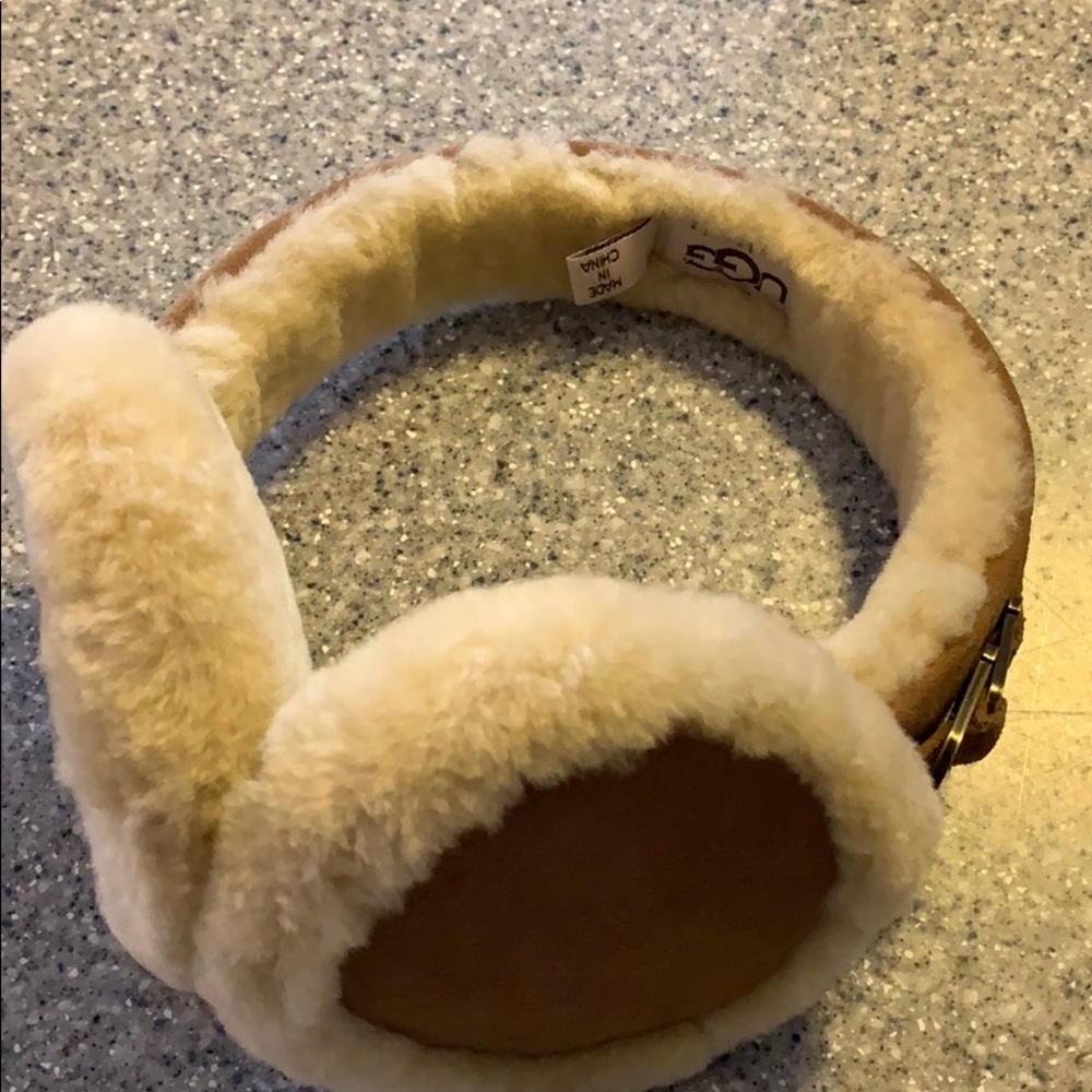 Chestnut Sherling UGG Earmuffs like new